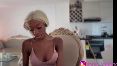 Snapshot of evelyn_jhonson3 chatting on 12.03.24 E V E L Y N online show from 12.03.24