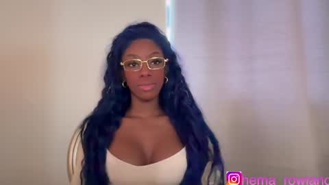 Snapshot of evelyn_jhonson3 chatting on 12.21.24 E V E L Y N online show from 12.21.24