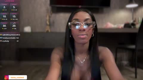 Snapshot of evelyn_jhonson3 chatting on 02.03.25 E V E L Y N online show from 02.03.25