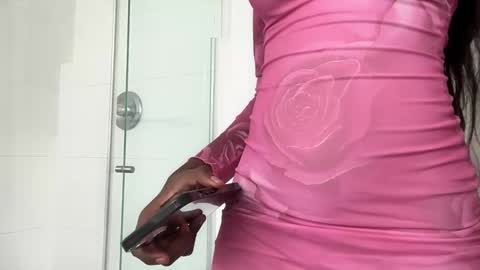 Snapshot of evelyn_jhonson3 chatting on 02.25.25 E V E L Y N online show from 02.25.25