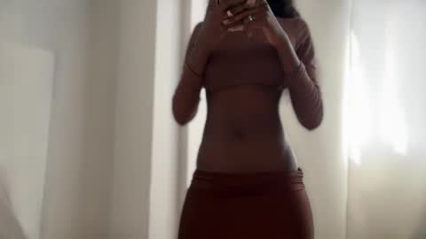 E V E L Y N  online show from 02.16.26