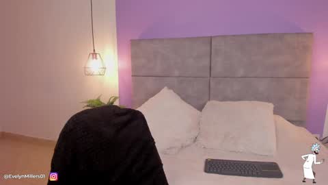 Evelyn  online show from 01.26.25