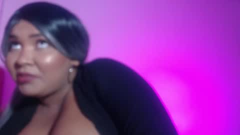 Snapshot of evelyn_sandoval chatting on 10.10.25 Evelyn Sandoval online show from 10.10.25