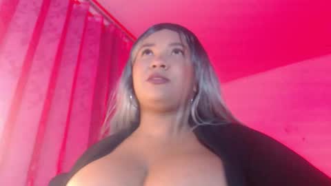 Snapshot of evelyn_sandoval chatting on 10.21.25 Evelyn Sandoval online show from 10.21.25