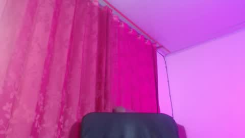 Snapshot of evelyn_sandoval chatting on 10.25.25 Evelyn Sandoval online show from 10.25.25