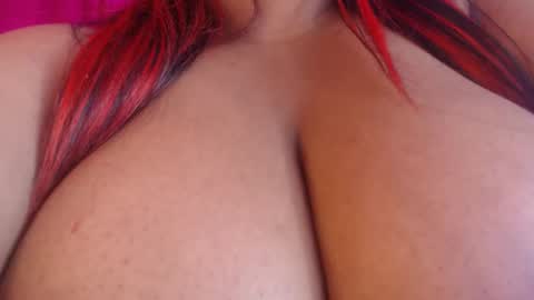 Snapshot of evelyn_sandoval chatting on 11.25.25 Evelyn Sandoval online show from 11.25.25