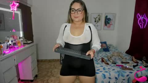 Snapshot of evelyn_squirts chatting on 06.01.26 Evelyn online show from 06.01.26