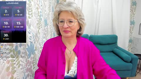 Snapshot of evelynblissful chatting on 12.19.24 Evelyn online show from 12.19.24