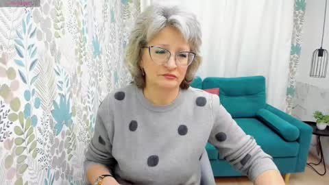 Snapshot of evelynblissful chatting on 02.11.25 Evelyn online show from 02.11.25