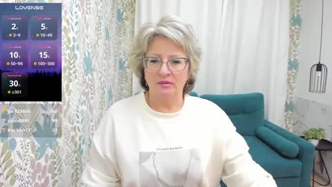 Snapshot of evelynblissful chatting on 03.10.25 Evelyn online show from 03.10.25