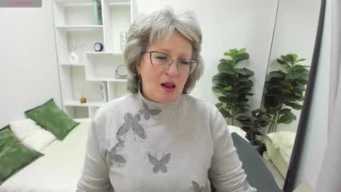 Evelyn online show from 02.23.26