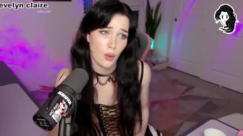 Evelyn Claire online show from 03.12.25