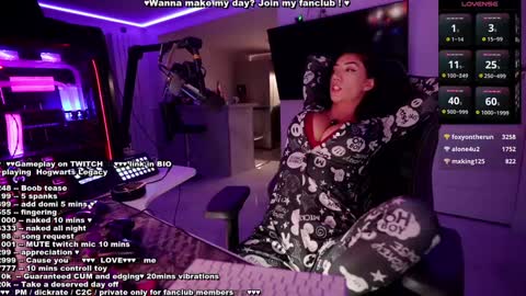 Snapshot of evelyne92 chatting on 01.16.25 Evelyne online show from 01.16.25