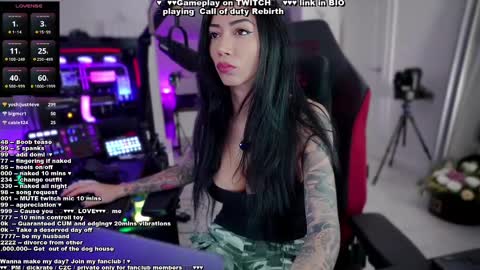 Snapshot of evelyne92 chatting on 02.22.25 Evelyne online show from 02.22.25