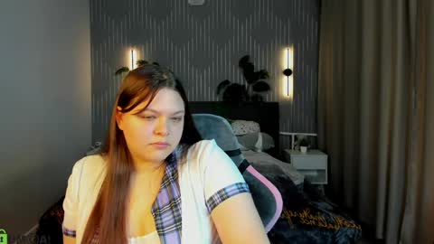 Evelyne Loo online show from 04.28.26