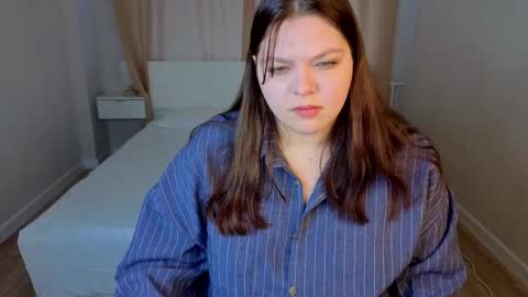 Evelyne Loo online show from 05.07.26