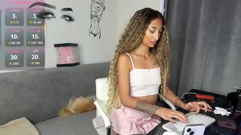 Evelyn online show from 11.13.25