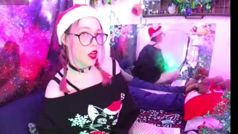 Snapshot of everlyester chatting on 12.22.24 Evie online show from 12.22.24