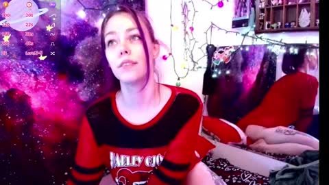 Snapshot of everlyester chatting on 02.27.25 Evie online show from 02.27.25