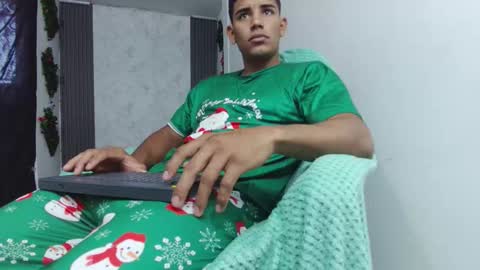 Snapshot of evessinn chatting on 12.22.25 luis online show from 12.22.25