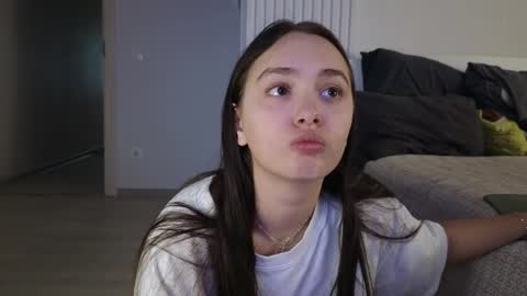 evi_woow online show from 03.24.26