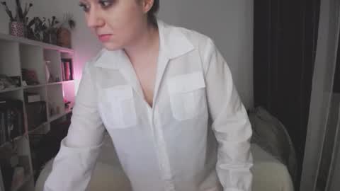 Im gonna be on in 2 hours online show from 10.23.25