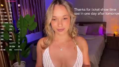Snapshot of evielina chatting on 07.05.26 evielina online show from 07.05.26