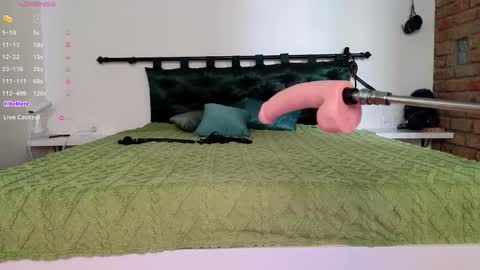 Snapshot of evit_dirty_mind_ chatting on 10.17.25 evit_dirty_mind_ online show from 10.17.25