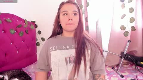 Snapshot of evy_orange1 chatting on 12.01.24 EVY online show from 12.01.24