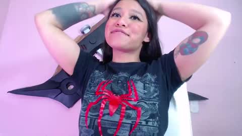 Snapshot of evybubbles_ chatting on 09.28.25 Im Evy online show from 09.28.25