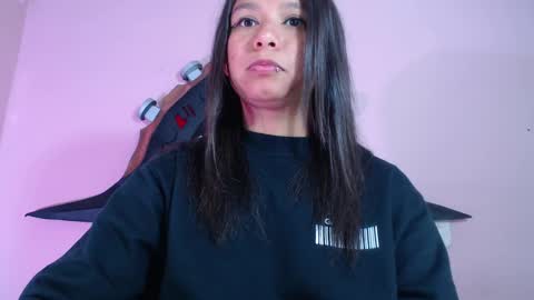 Snapshot of evybubbles_ chatting on 10.08.25 Im Evy online show from 10.08.25