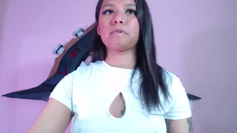 Snapshot of evybubbles_ chatting on 10.23.25 Im Evy online show from 10.23.25