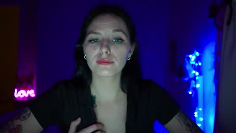 ewelynscott online show from 12.20.25