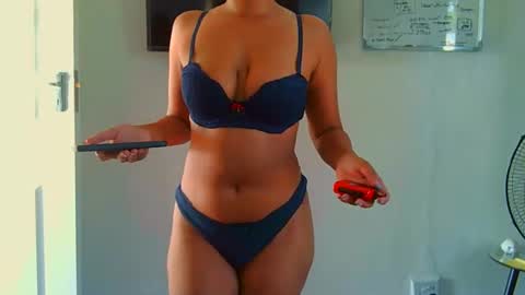 Snapshot of exclusivecourtney chatting on 04.14.26 courtney online show from 04.14.26