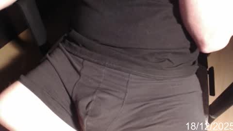 Snapshot of exhib_l0ver chatting on 12.18.25 exhib_l0ver online show from 12.18.25