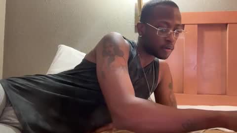 exhibitionvoyeurlive online show from 11.09.25