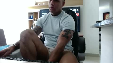Snapshot of exotic_dude chatting on 01.20.25 camilo online show from 01.20.25