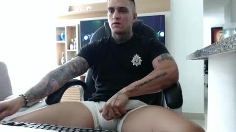 Snapshot of exotic_dude chatting on 02.06.25 camilo online show from 02.06.25