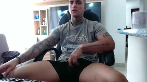 Snapshot of exotic_dude chatting on 03.12.25 camilo online show from 03.12.25