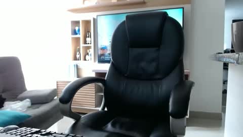 Snapshot of exotic_dude chatting on 01.09.26 camilo online show from 01.09.26