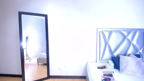 exotic_karmella online show from 12.20.25