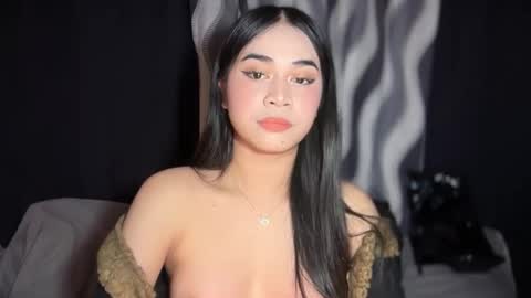 Snapshot of expensivets_chloe chatting on 09.23.25 chloee online show from 09.23.25