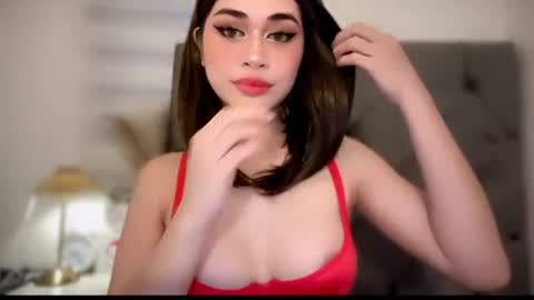 Snapshot of expensivets_chloe chatting on 06.18.26 chloee online show from 06.18.26