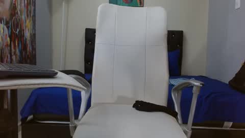 Snapshot of extrella_latina22 chatting on 01.05.25 extrella_latina22 online show from 01.05.25