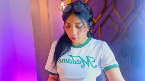Snapshot of ey_im_simone_ chatting on 06.22.26 online show from 06.22.26
