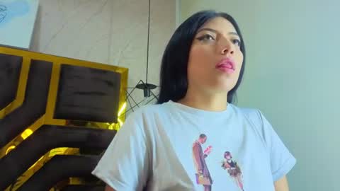 Snapshot of ey_im_simone_ chatting on 07.20.26 online show from 07.20.26