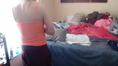 Snapshot of eyeswall0w chatting on 09.16.25 eyeswall0w online show from 09.16.25