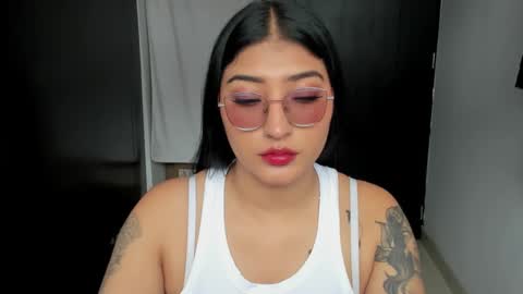 Snapshot of eymy_hadid_ chatting on 12.17.24 Emily online show from 12.17.24