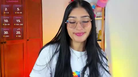 Snapshot of eymy_hadid_ chatting on 09.08.25 Emily online show from 09.08.25