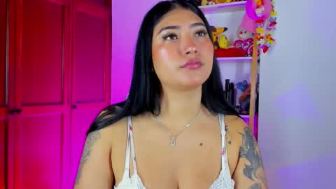 Snapshot of eymy_hadid_ chatting on 10.10.25 Emily online show from 10.10.25